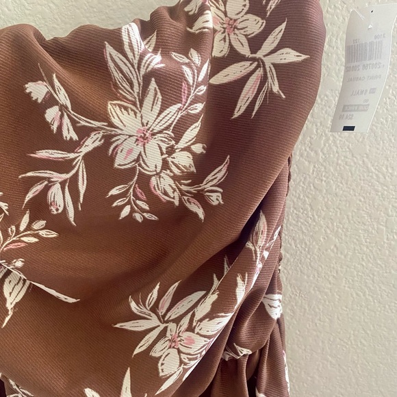 FLORAL ROMPER - Picture 2 of 3